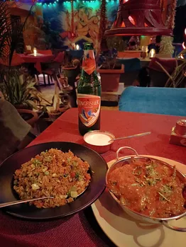 Udaipur-Chirag-Veg_Biryni_und_Kartoffel_Auberginen_Curry.jpeg